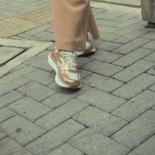 Tenis Kharlota Dorado - Khala Design | Bolsos y zapatos en cuero para mujer